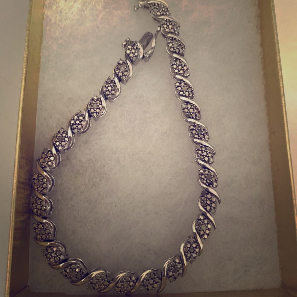 1/10 tcw diamond sterling bracelet